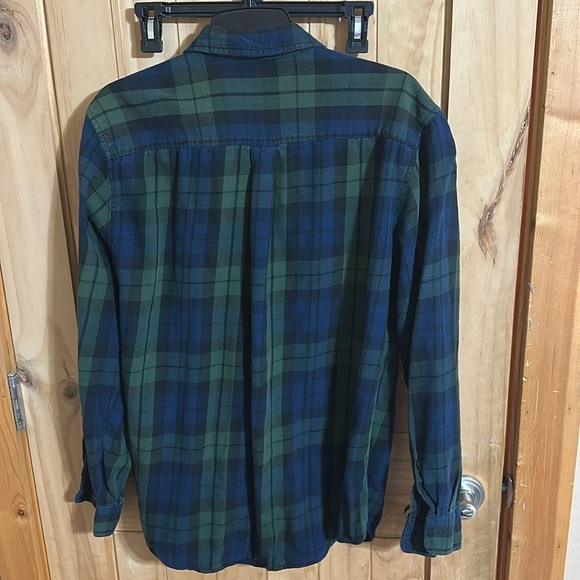 St. John’s Bay Men's Green and Blue Plaid Flannel Classic Print Shirt - Picture 2 of 4